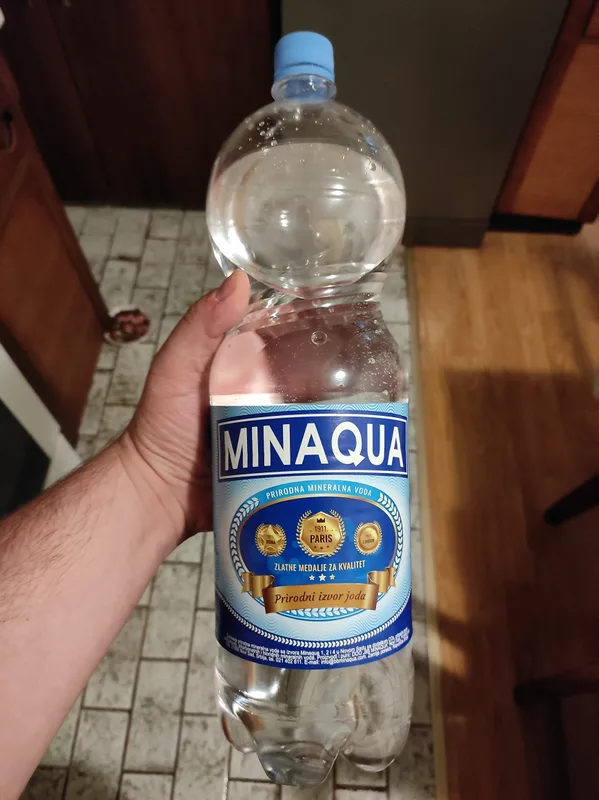 2 l Minaqua Voda Gaz Min